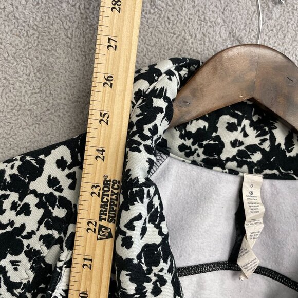 Lululemon Women's Size 6 Black & White Floral Zip-Up Sweatshirt - Picture 4 of 10